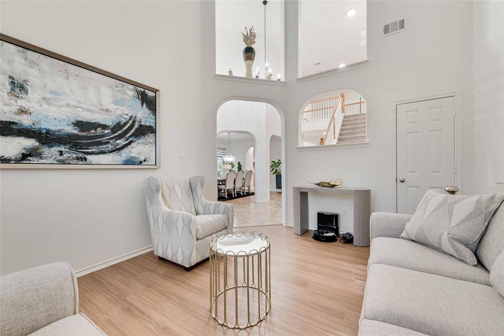 723 Creekstone Drive, Cedar Hill, TX 75104