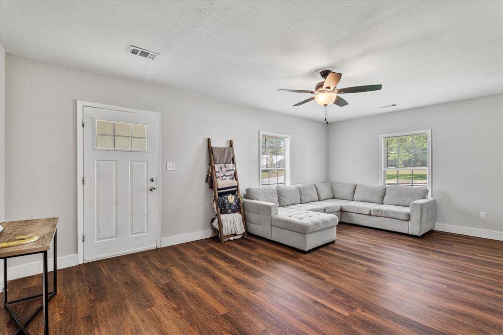 25 W Parnell Street, Denison, TX 75020