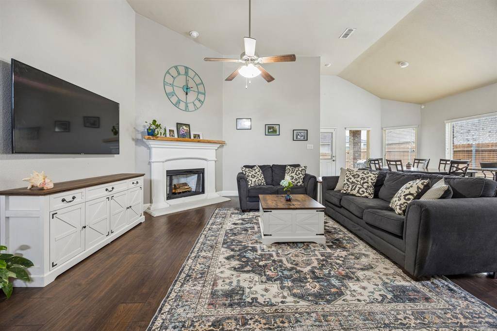 337 Delgany Trail, Fort Worth, TX 76052