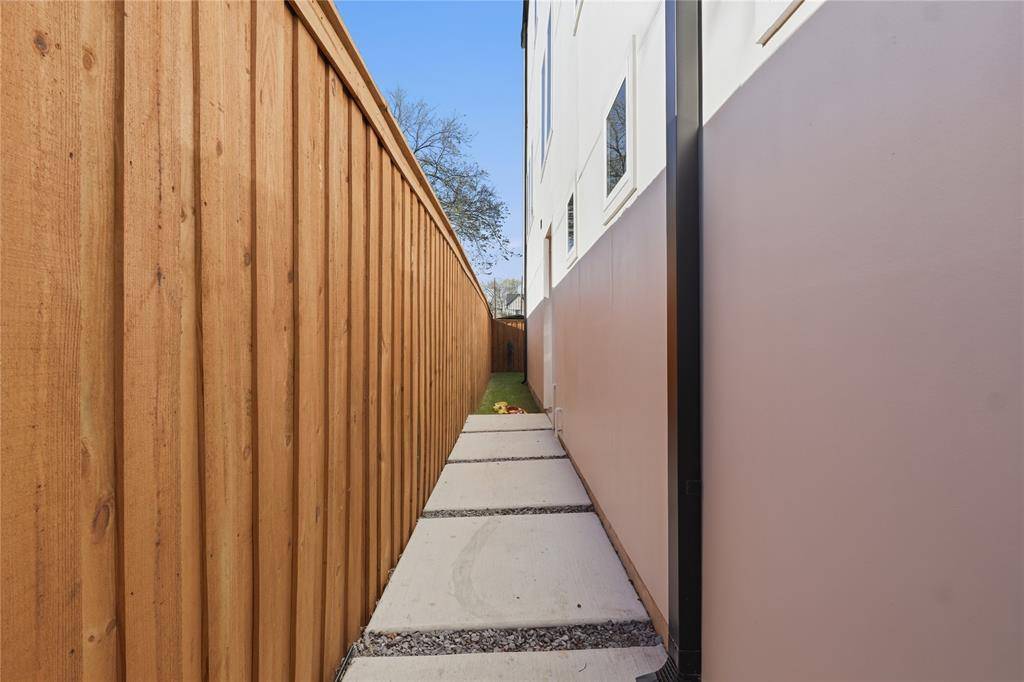 1121 Muncie Avenue, Dallas, TX 75212