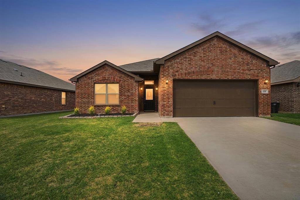 428 Edgewick Lane, Fort Worth, TX 76036