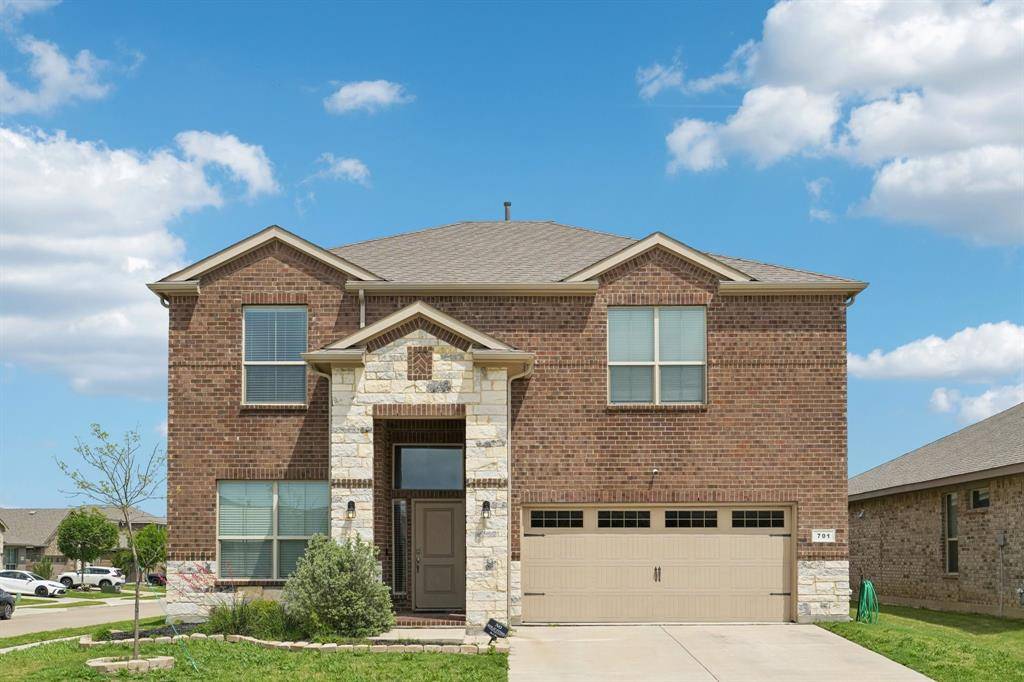 701 Indian Hawthorn Drive, Glenn Heights, TX 75154