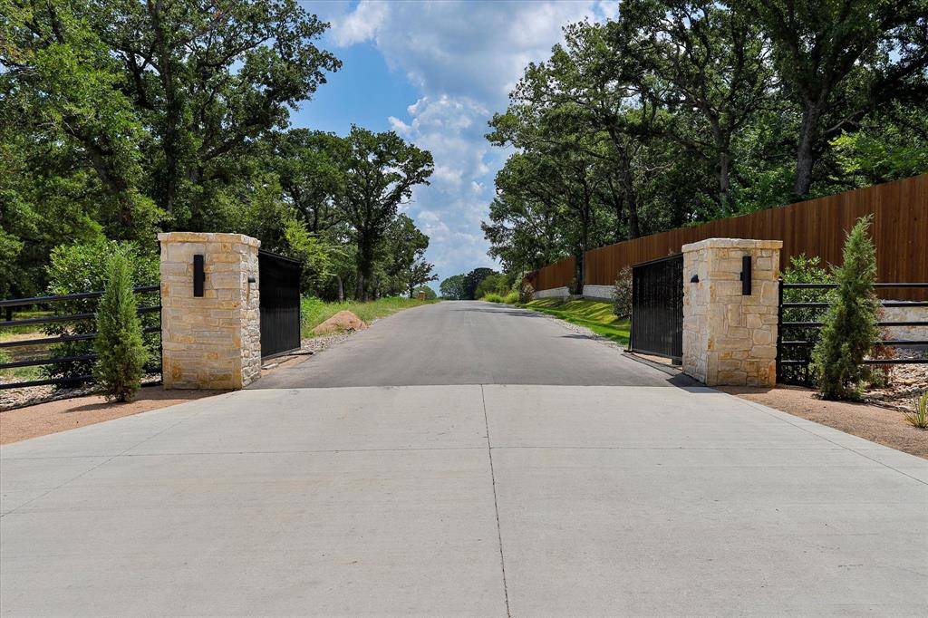 2001 Meadow Bend Court, Aledo, TX 76008