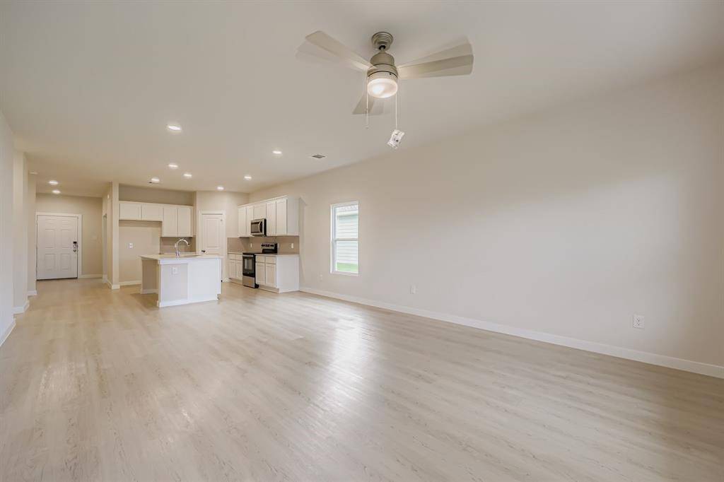 1009 Park Oak Lane, Crowley, TX 76036