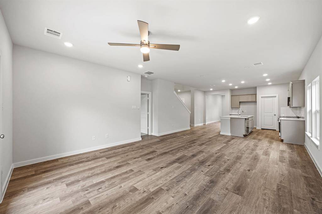 329 Amberville Drive, Red Oak, TX 75154