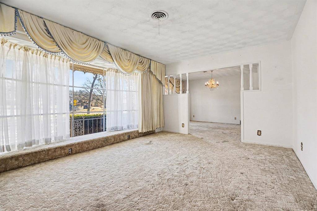 215 E Huitt Lane, Euless, TX 76040