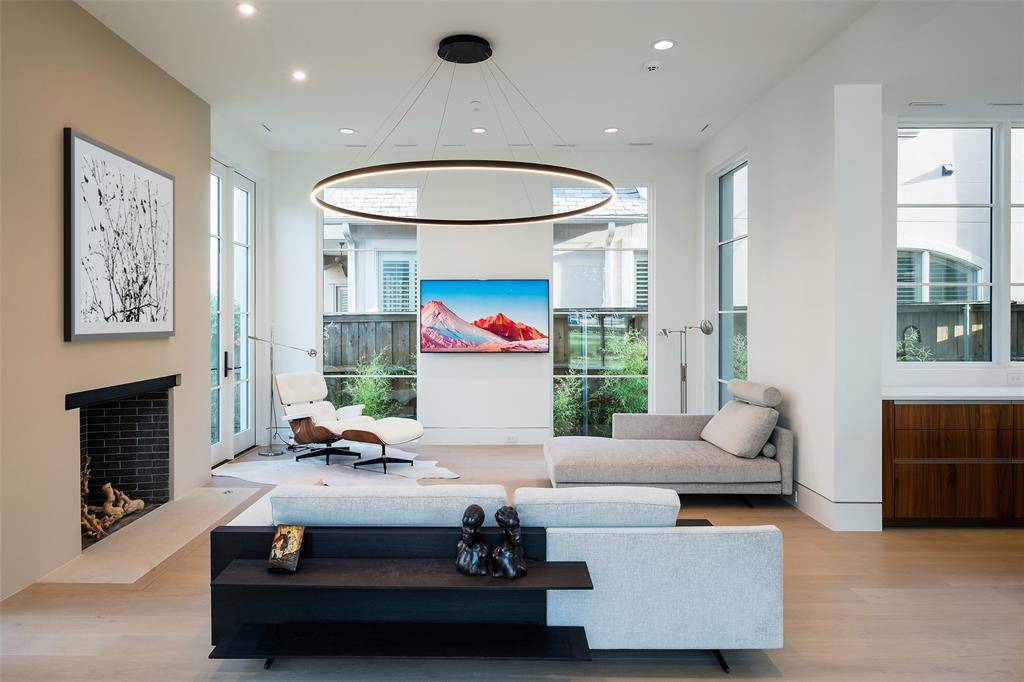 5048 Airline Road, Highland Park, TX 75205