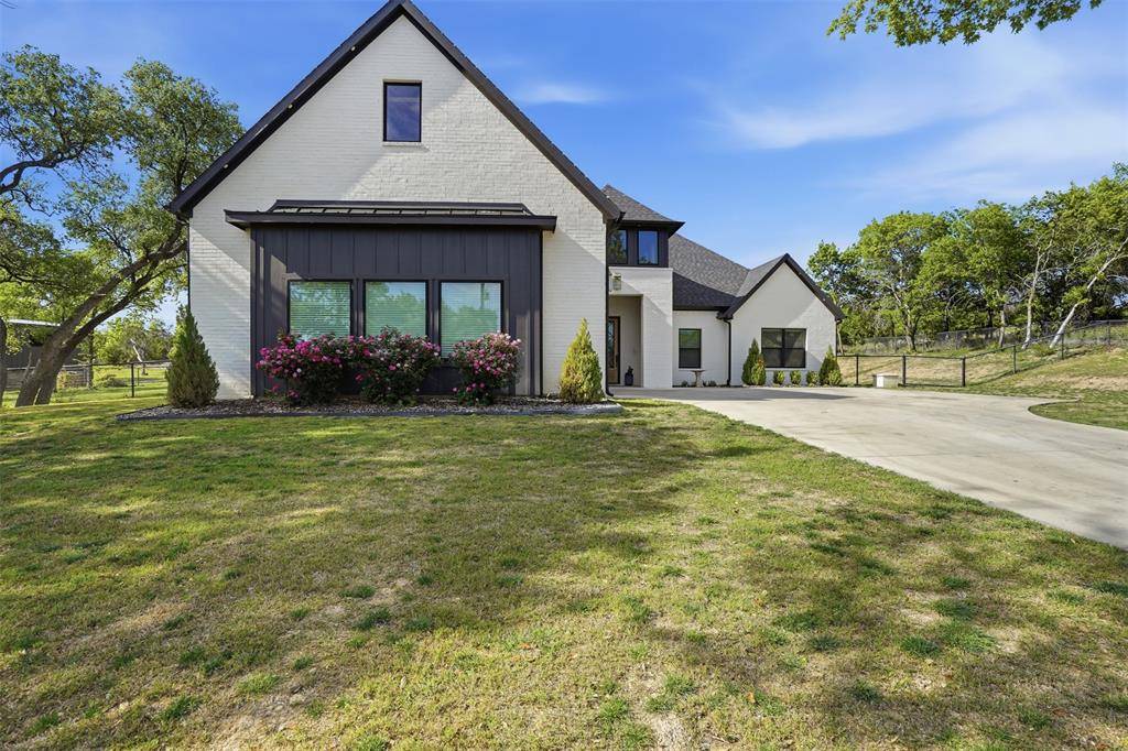 305 Glade Valley Road, Azle, TX 76020