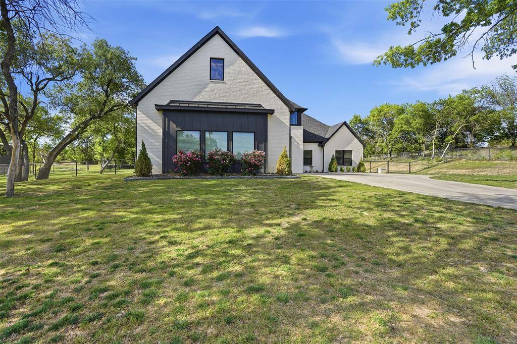 305 Glade Valley Road, Azle, TX 76020