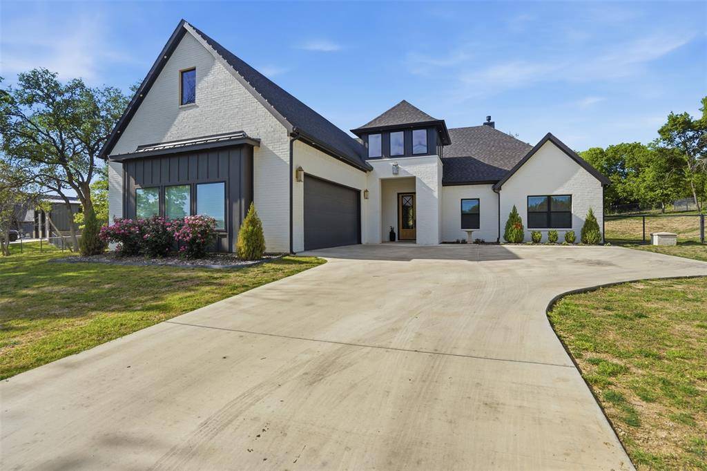 305 Glade Valley Road, Azle, TX 76020
