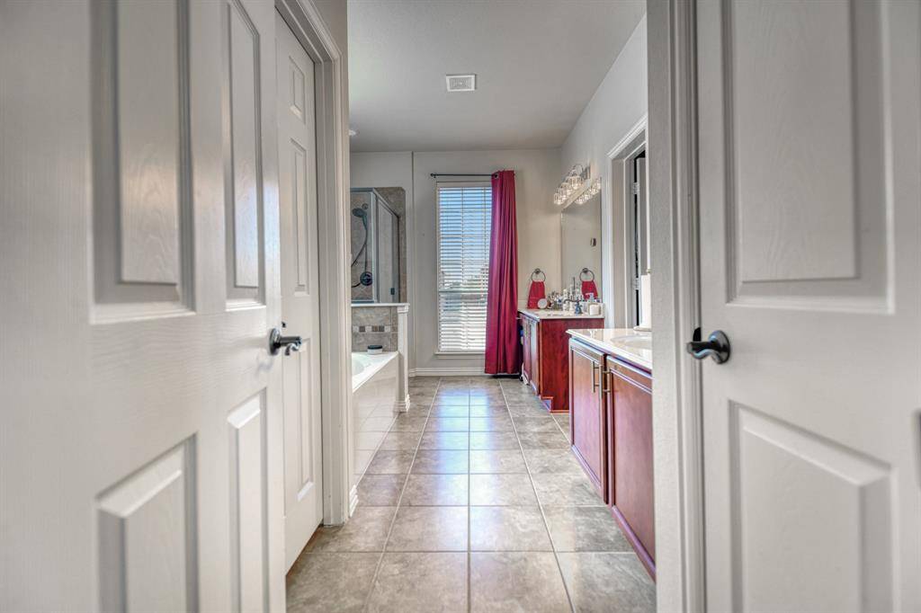 1129 Northlake Drive, Desoto, TX 75115