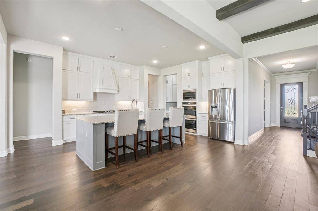 8230 Palmer Lane, Waxahachie, TX 75167