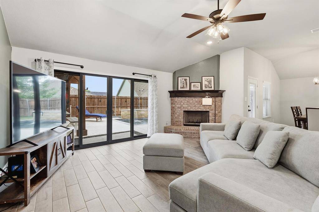 624 Aeronca Drive, Saginaw, TX 76179