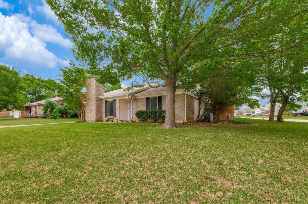 1041 S Riverside Drive, Grapevine, TX 76051
