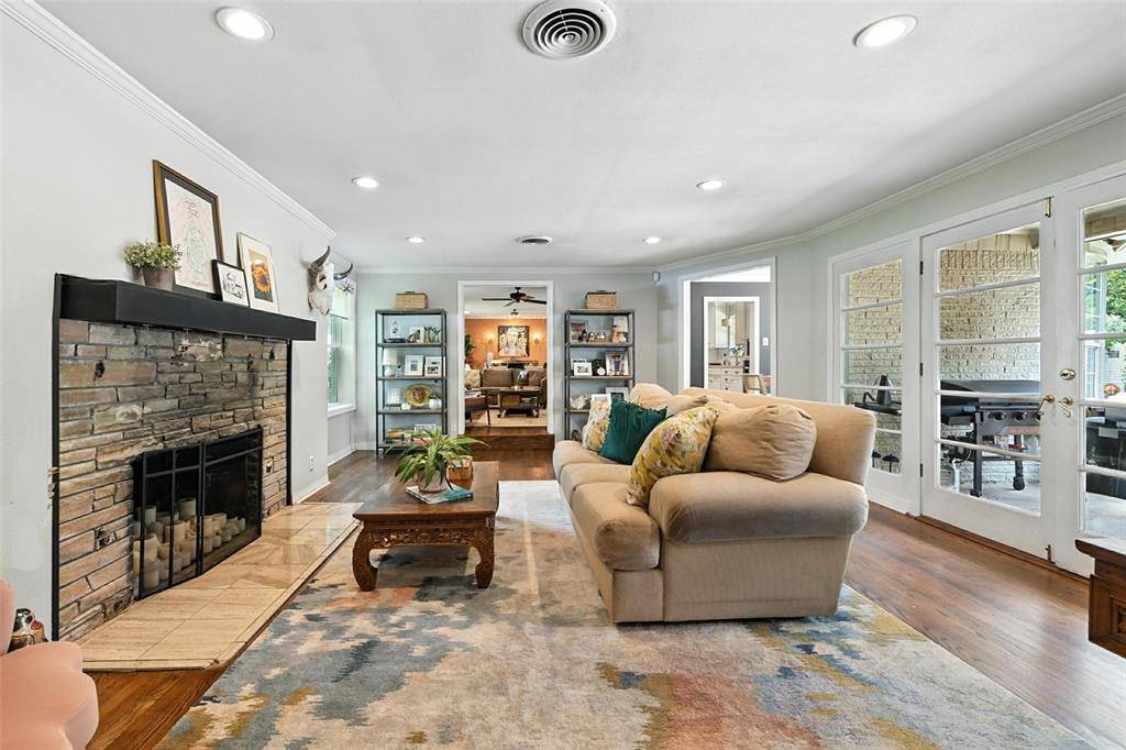 3600 Manderly Place, Fort Worth, TX 76109