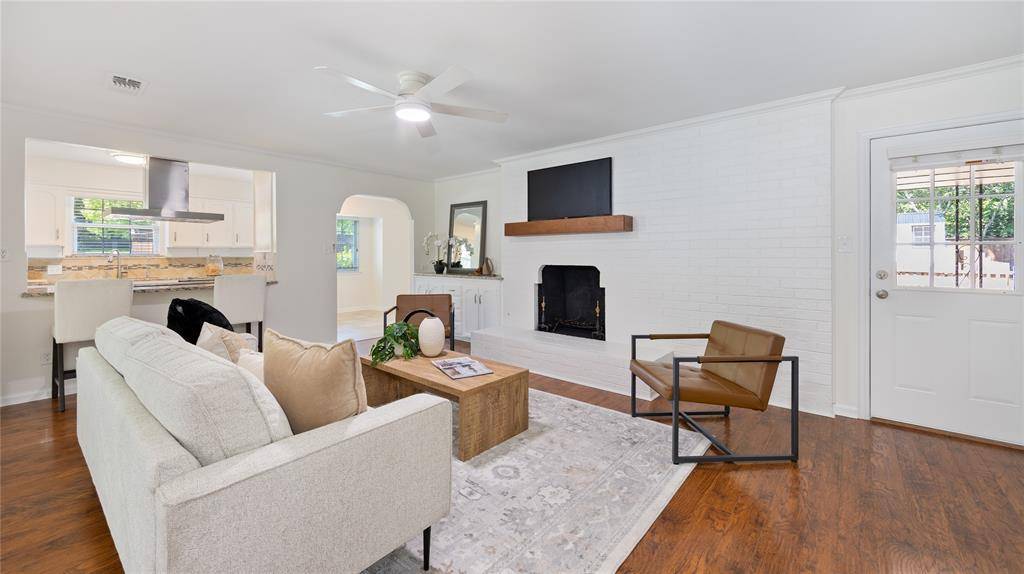 1924 Dakar Road E, Fort Worth, TX 76116