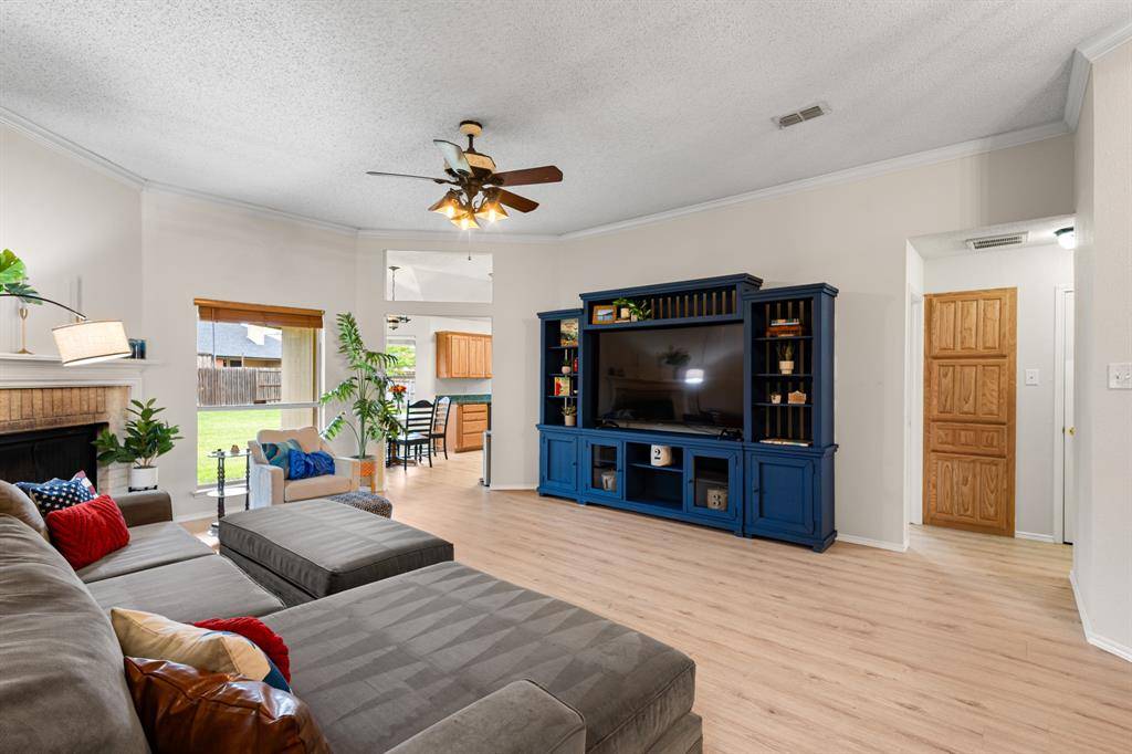 101 Saint James Court, Rhome, TX 76078