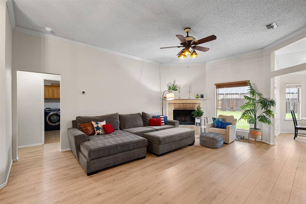 101 Saint James Court, Rhome, TX 76078