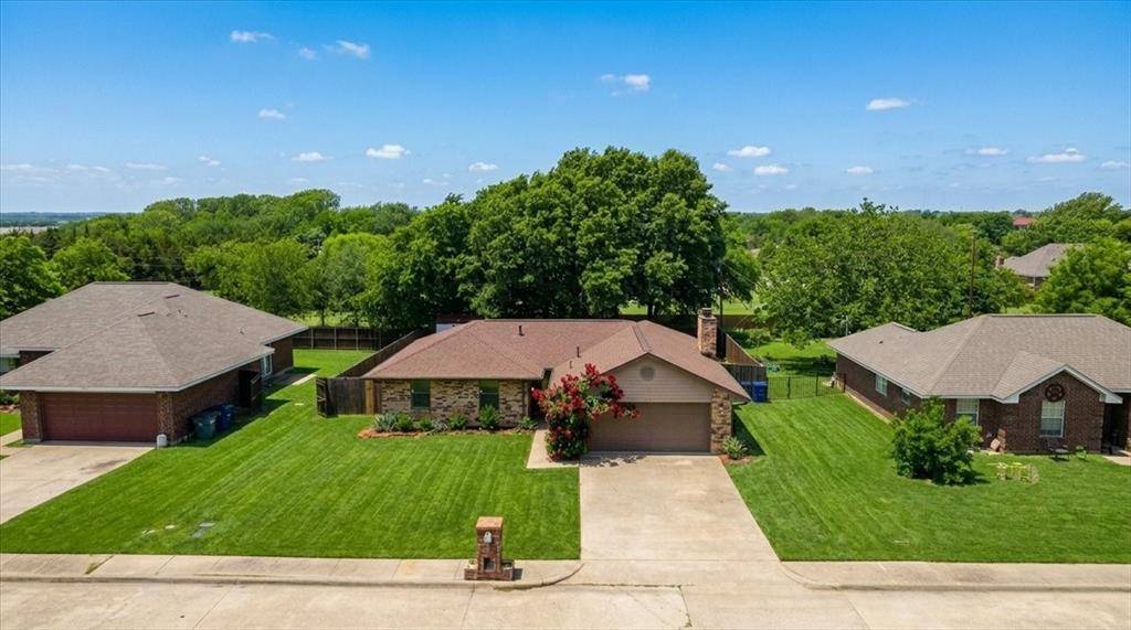 504 Bluebird Lane, Red Oak, TX 75154