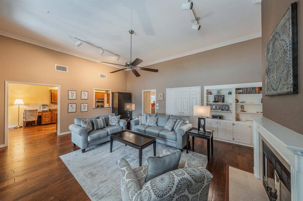 2609 Shadow Ridge Drive, Arlington, TX 76006