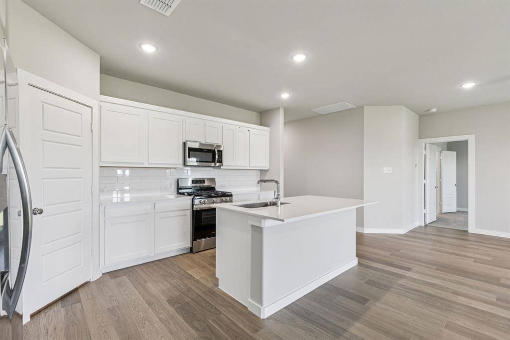 909 Mossy Oak Drive, Alvarado, TX 76009