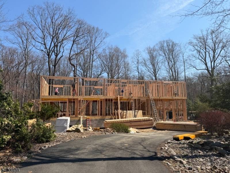 20 Cambridge Dr, Allendale Boro, NJ 07401