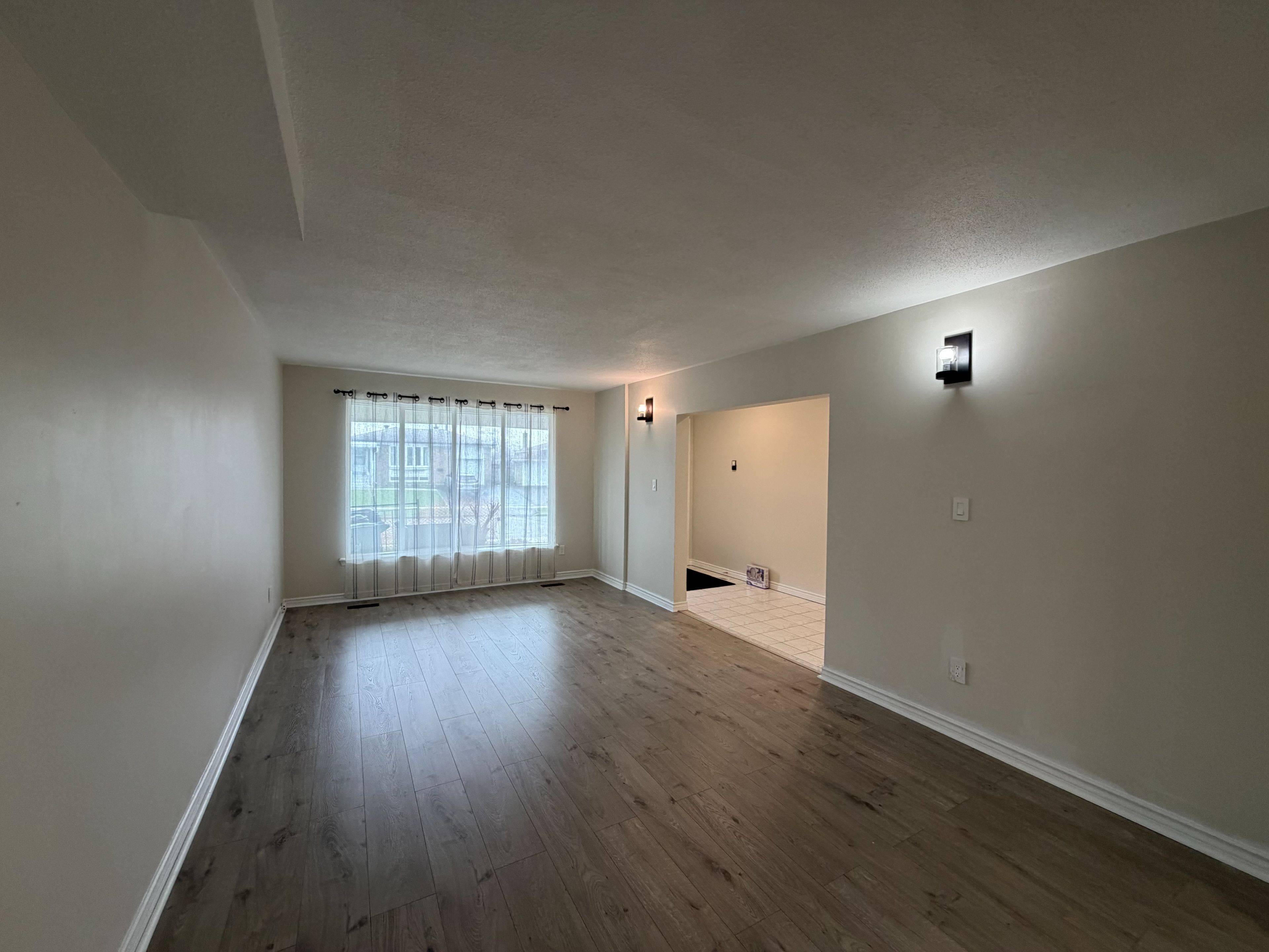 5 Sonmore DR, Toronto E07, ON M1S 1X3