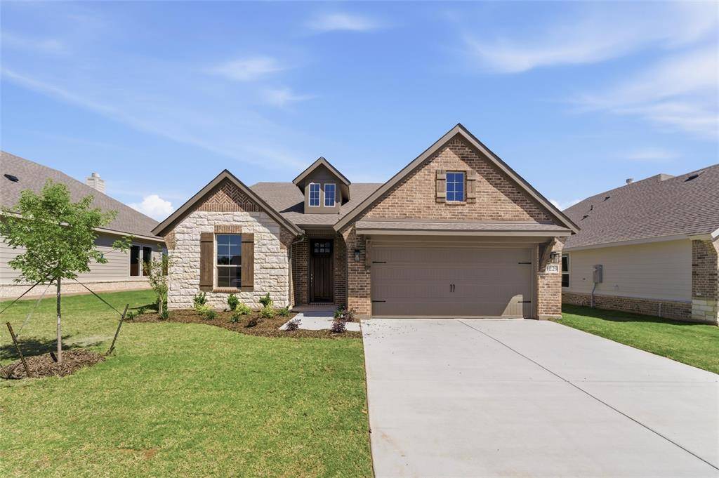 1229 Sabine River Lane, Springtown, TX 76082