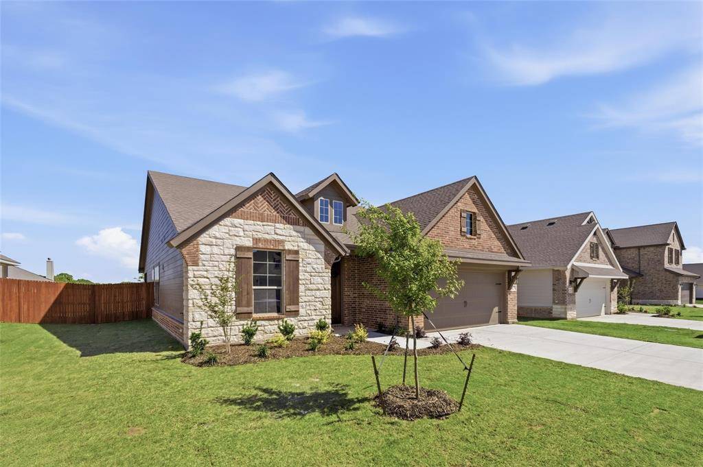1229 Sabine River Lane, Springtown, TX 76082