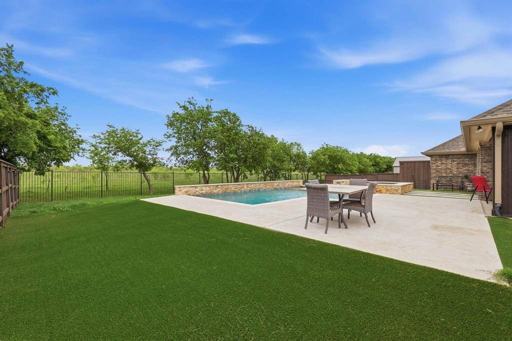 5013 Diamond Drive, Sanger, TX 76266