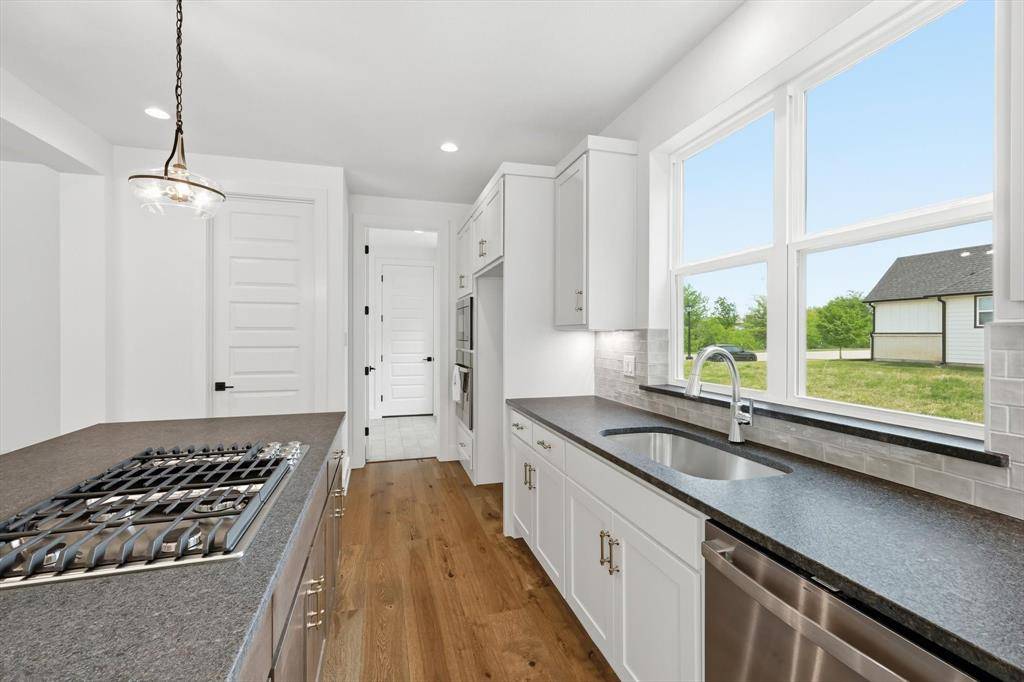 216 Village Way, Argyle, TX 76226