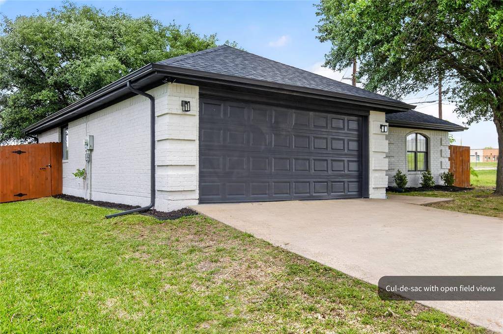 509 Brookside Court, Burleson, TX 76028
