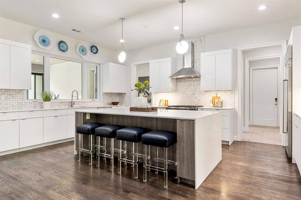 4028 Courtshire Drive, Dallas, TX 75229