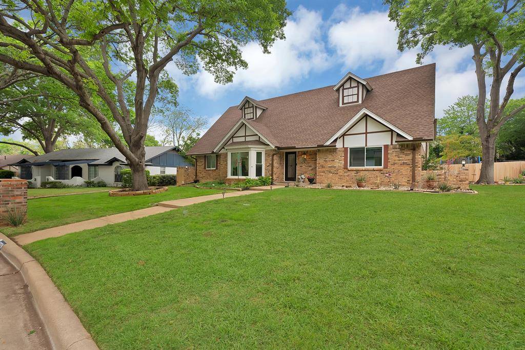 4025 Diamond Loch W, North Richland Hills, TX 76180
