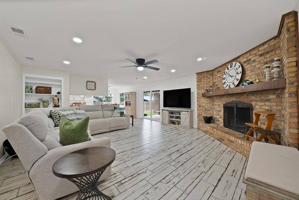 4025 Diamond Loch W, North Richland Hills, TX 76180