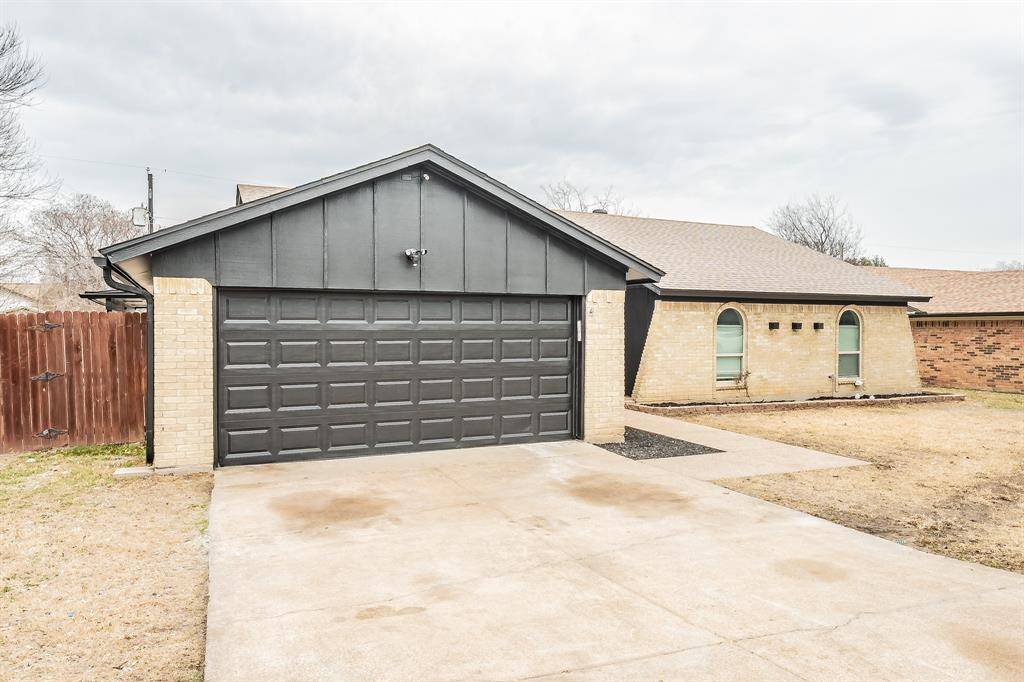 8409 Glenann Drive, North Richland Hills, TX 76182