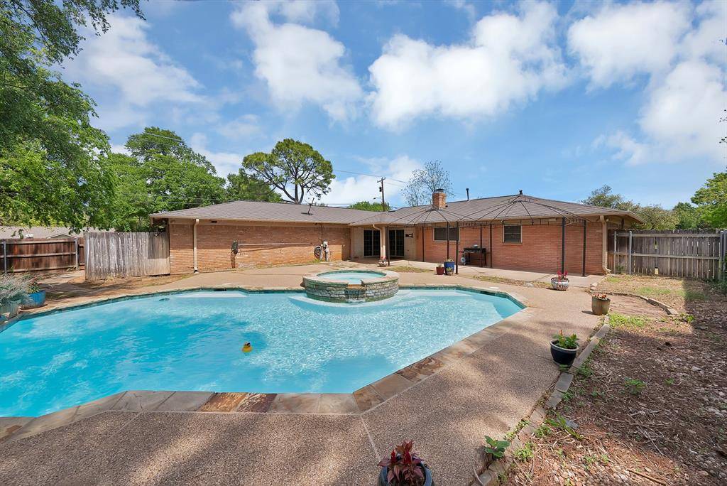 1500 Wagon Wheel Trail, Pantego, TX 76013