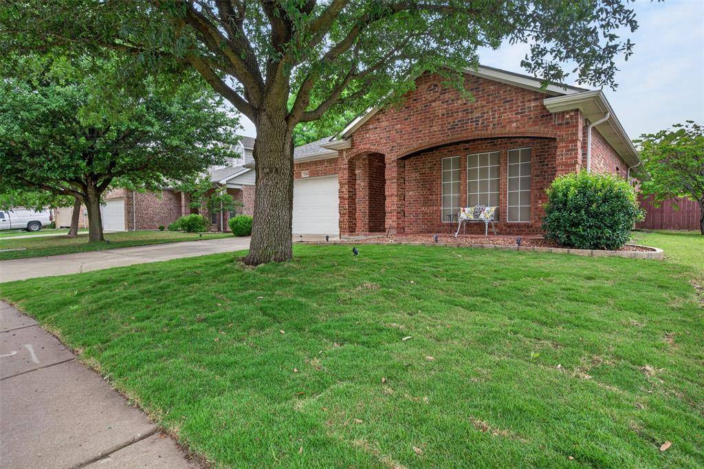 1240 Sweetwater Drive, Burleson, TX 76028