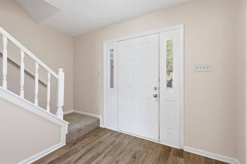 610 Squaw Creek Court, Arlington, TX 76018