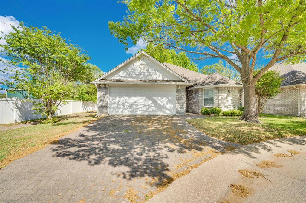 110 Enchanted Court, Red Oak, TX 75154