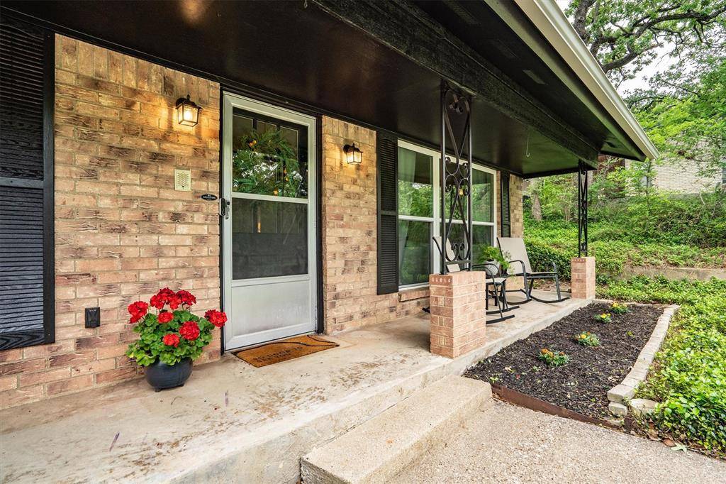 2610 Oak Cliff Lane, Arlington, TX 76012