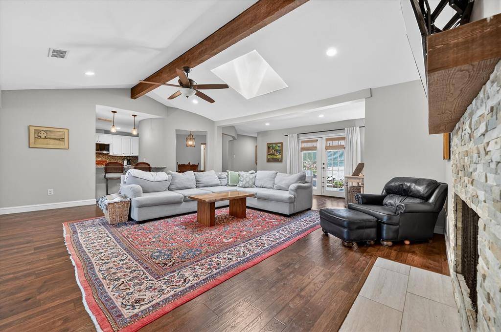 1603 Valleycrest Lane, Carrollton, TX 75006