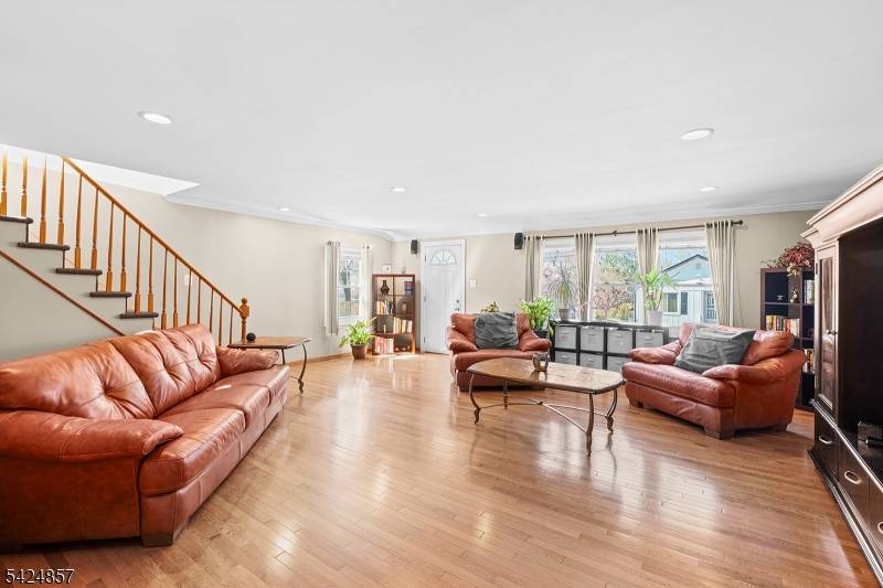 42 Lake Blvd, Aberdeen Twp., NJ 07747