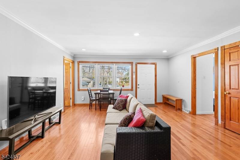 42 Lake Blvd, Aberdeen Twp., NJ 07747