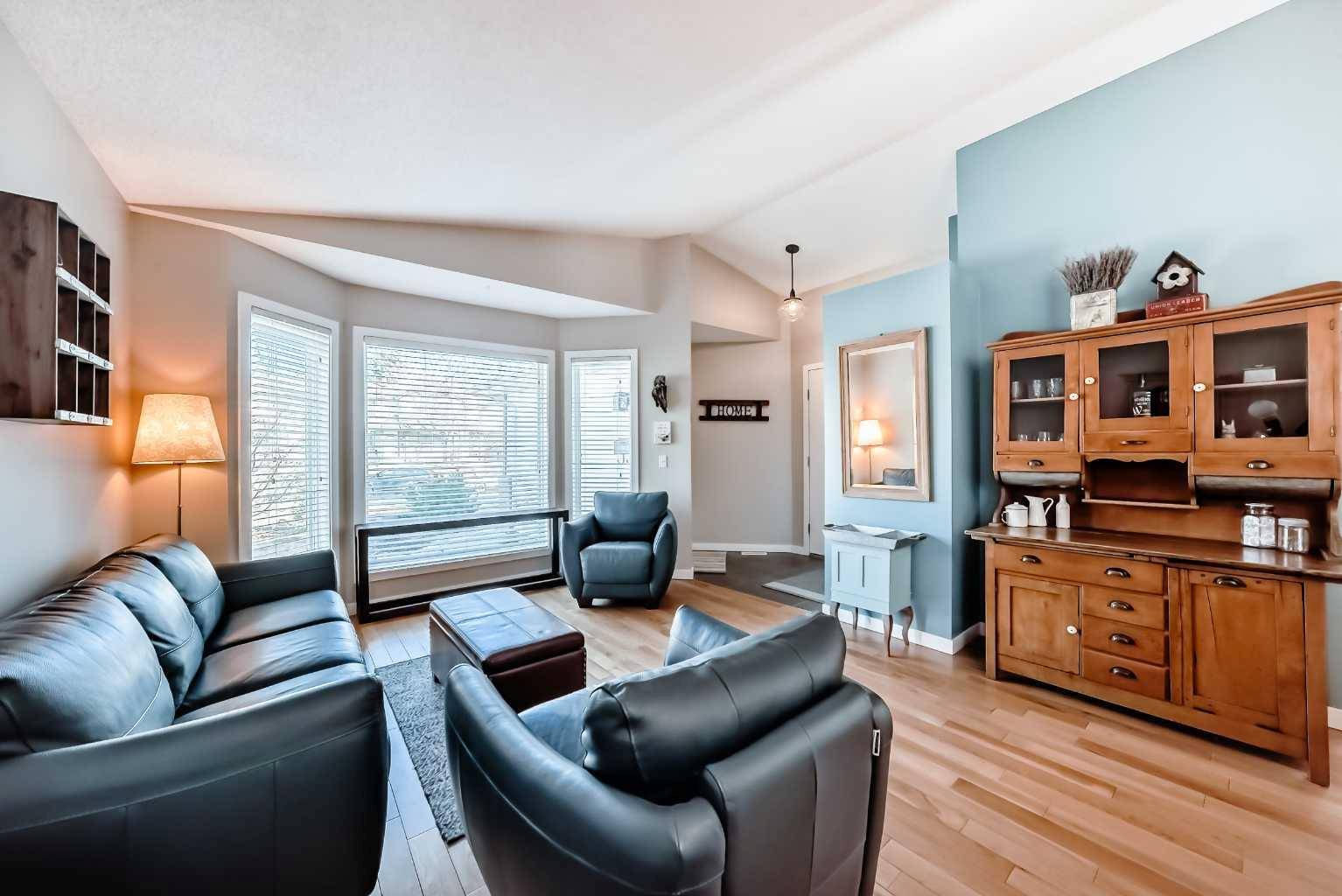 555 Woodbine BLVD SW, Calgary, AB T2W 4P5