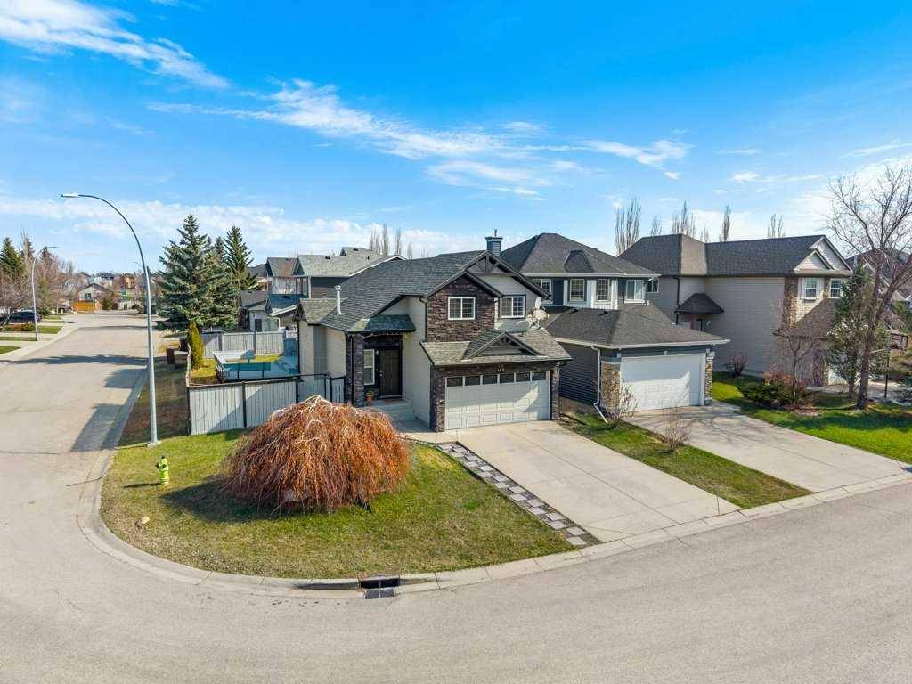195 Somerglen Common SW, Calgary, AB T2Y 4E8