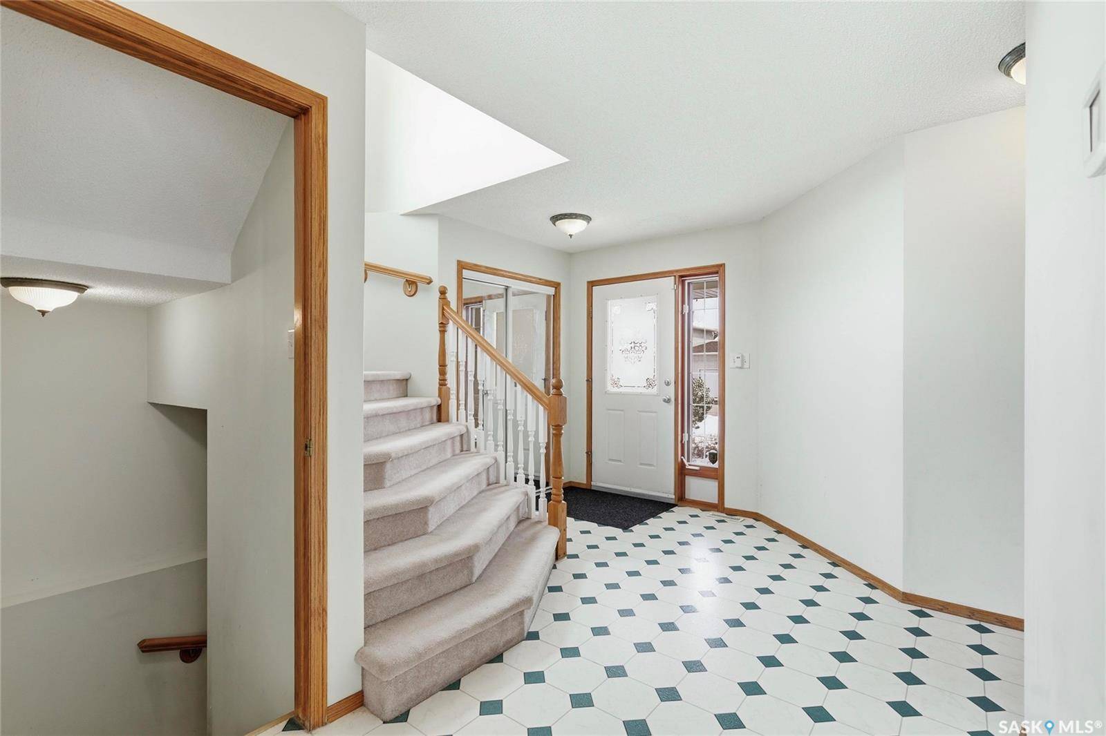 3232 Thames CRESCENT E, Regina, SK S4V 2Y1