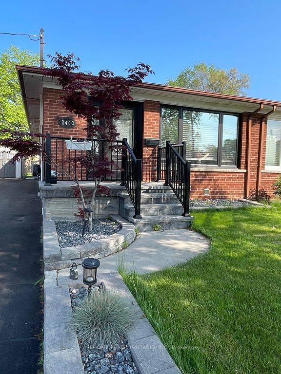2403 Barclay RD, Burlington, ON L7R 2B7