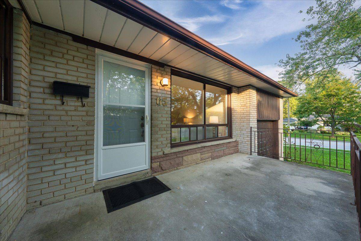 65 Glenmanor DR, Oakville, ON L6K 2B3