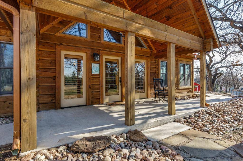 424 Inwood Road, Azle, TX 76020